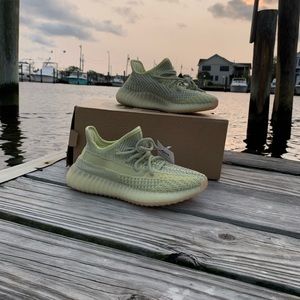 Ding yellow Yeezys never worn. Size 4.5